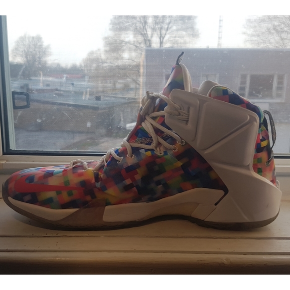Lebron 12 fruity pebbles ( rare ) - Picture 3 of 5